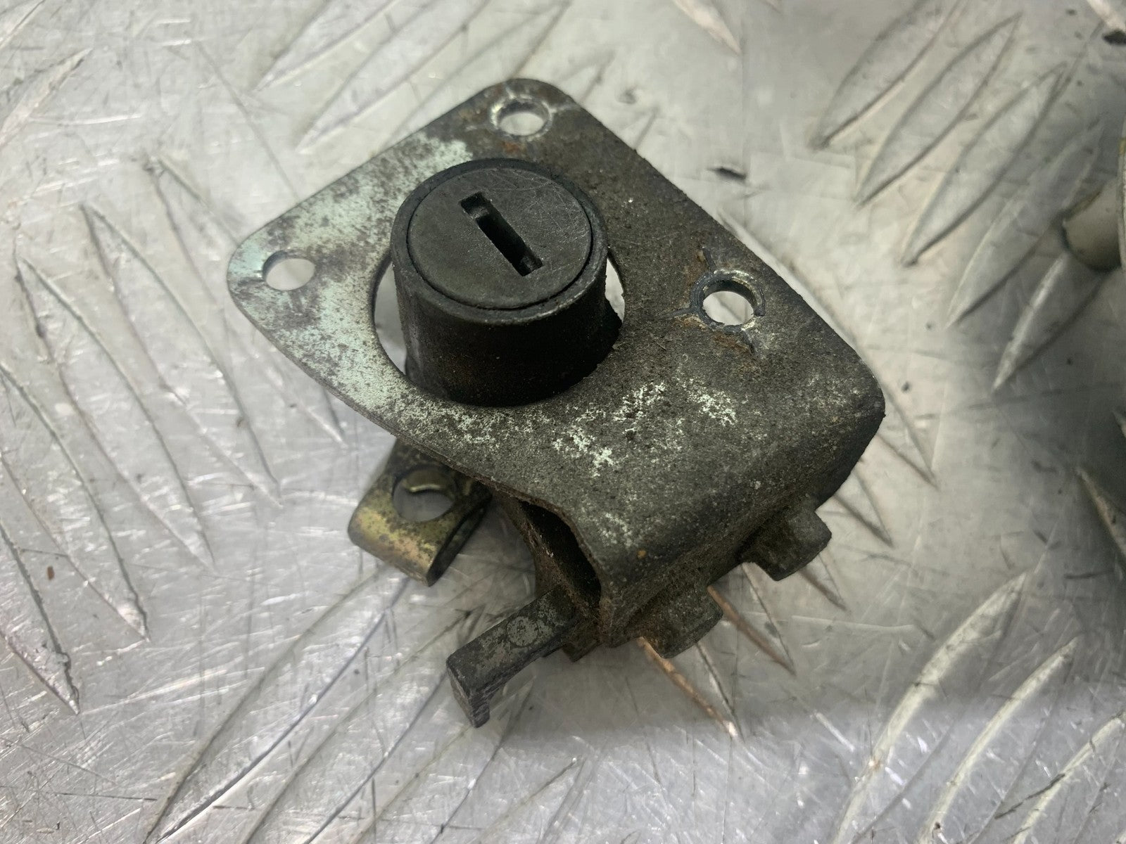 SUZUKI GSX750 INAZUMA LOCKS AND KEY YEAR 1998-2003 (CMB1308)