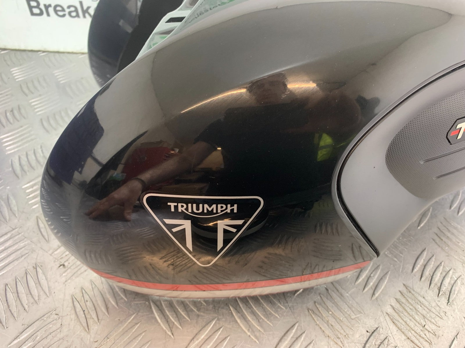 TRIUMPH TRIDENT 660 PETROL TANK COVER YEAR 2021-2024 (CMB1295)