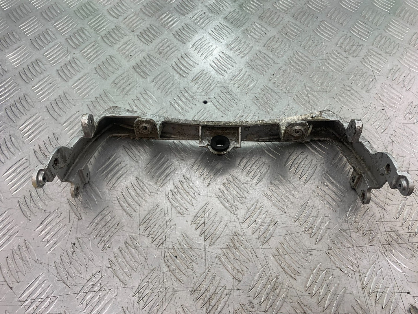 KAWASAKI GPZ600 GPZ 600 TOP FAIRING LOWER JOINER    YEAR 1988-90 (CMB1258)