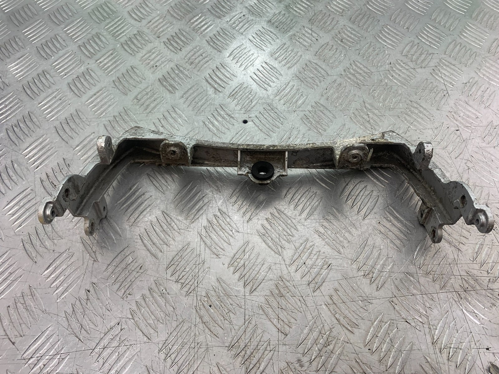 KAWASAKI GPZ600 GPZ 600 TOP FAIRING LOWER JOINER    YEAR 1988-90 (CMB1258)