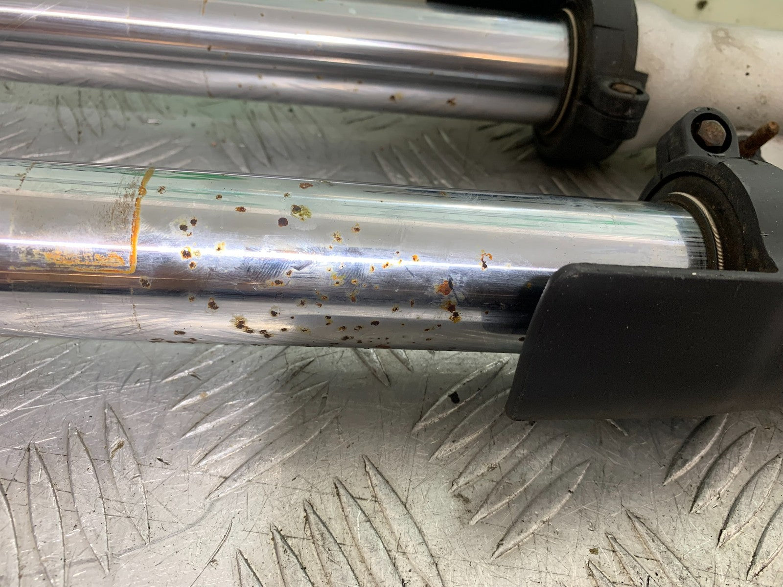 TRIUMPH 955I SPRINT RS FORKS YEAR 1999-03 (CMB1313)