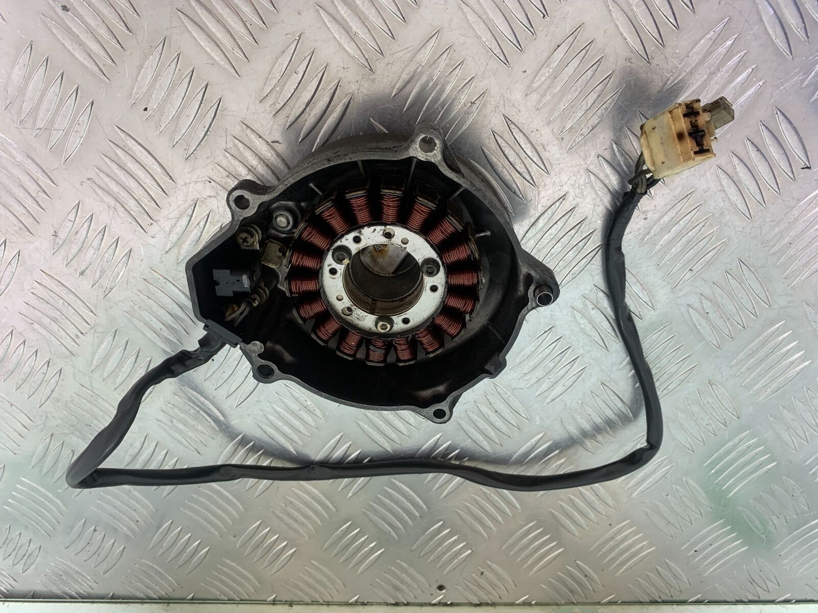 YAMAHA FZS600 FAZER 600 GENERATOR AND COVER   YEAR 1998-2001 (STOCK 958)