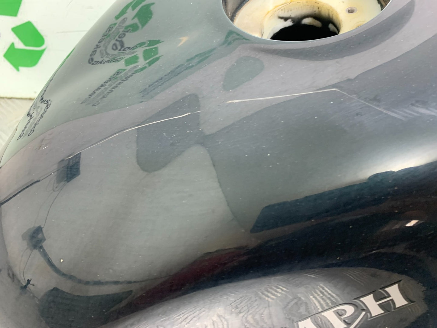 TRIUMPH 955i SPRINT ST PETROL TANK YEAR 1999-04 (CMB1230)