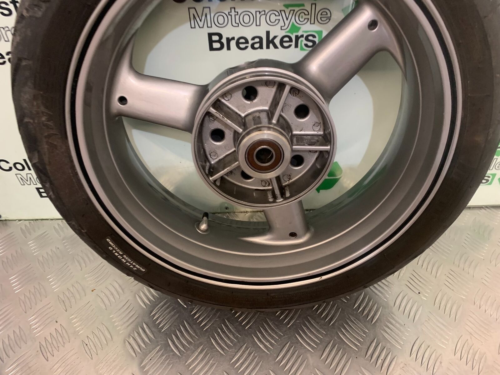 TRIUMPH 955I SPRINT RS REAR WHEEL  YEAR 1999-04 (STOCK 989)