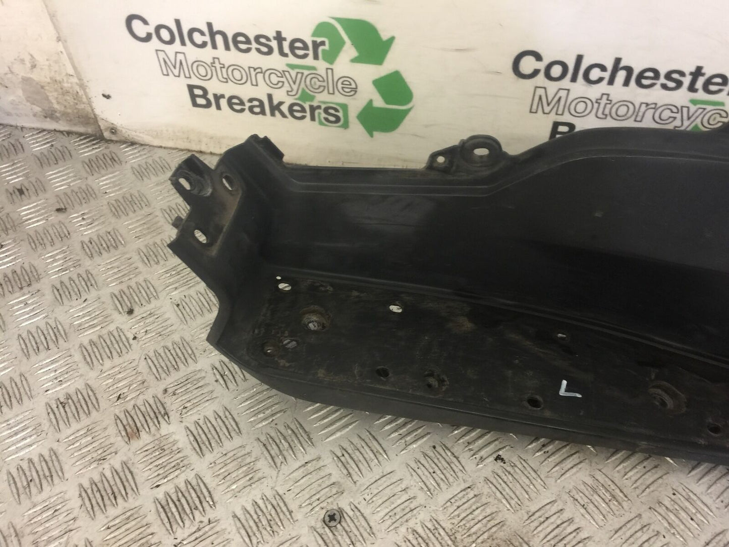 HONDA FORZA 125 LEFT FOOTBOARD YEAR 2015 (STOCK 620)