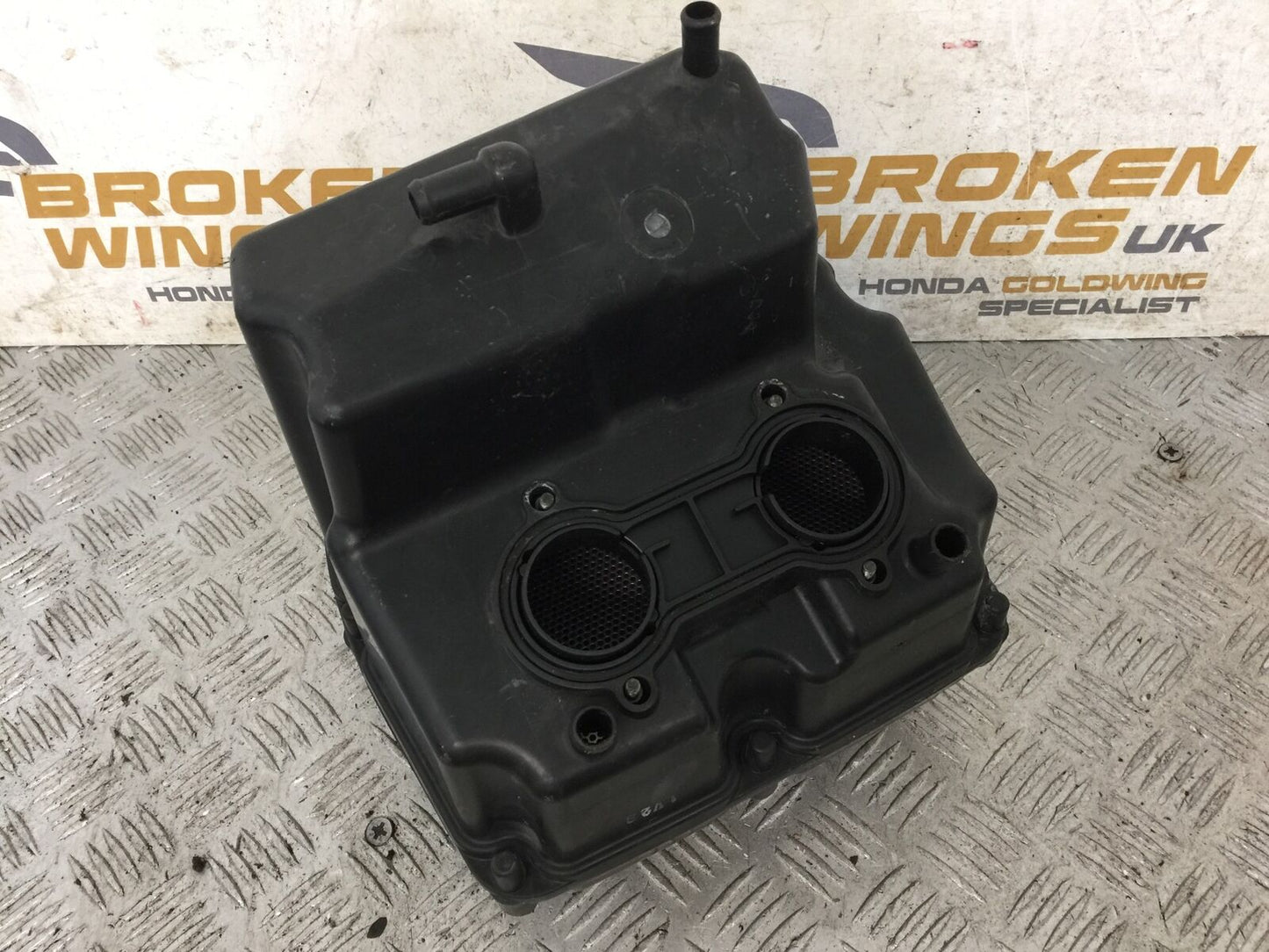 HONDA GL1800 GL 1800 AIR BOX  YEAR 2004-10 ABS (STOCK 890)