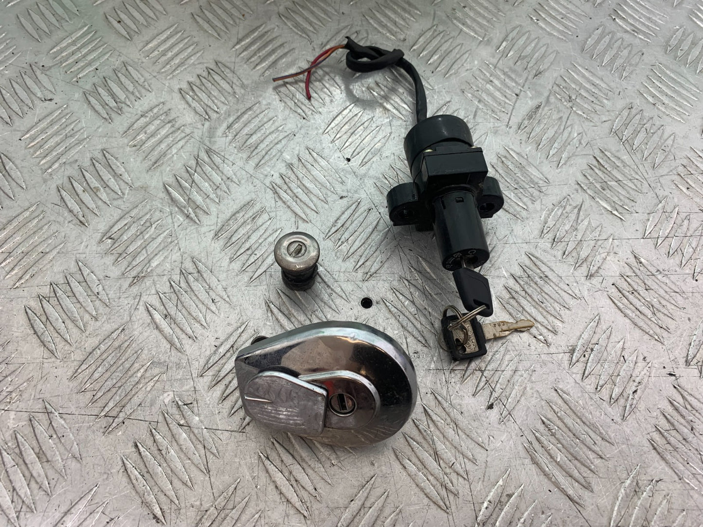 HONDA VT700 VT 700 SHADOW LOCKS AND KEYS   YEAR 1984-85 (CMB1328)