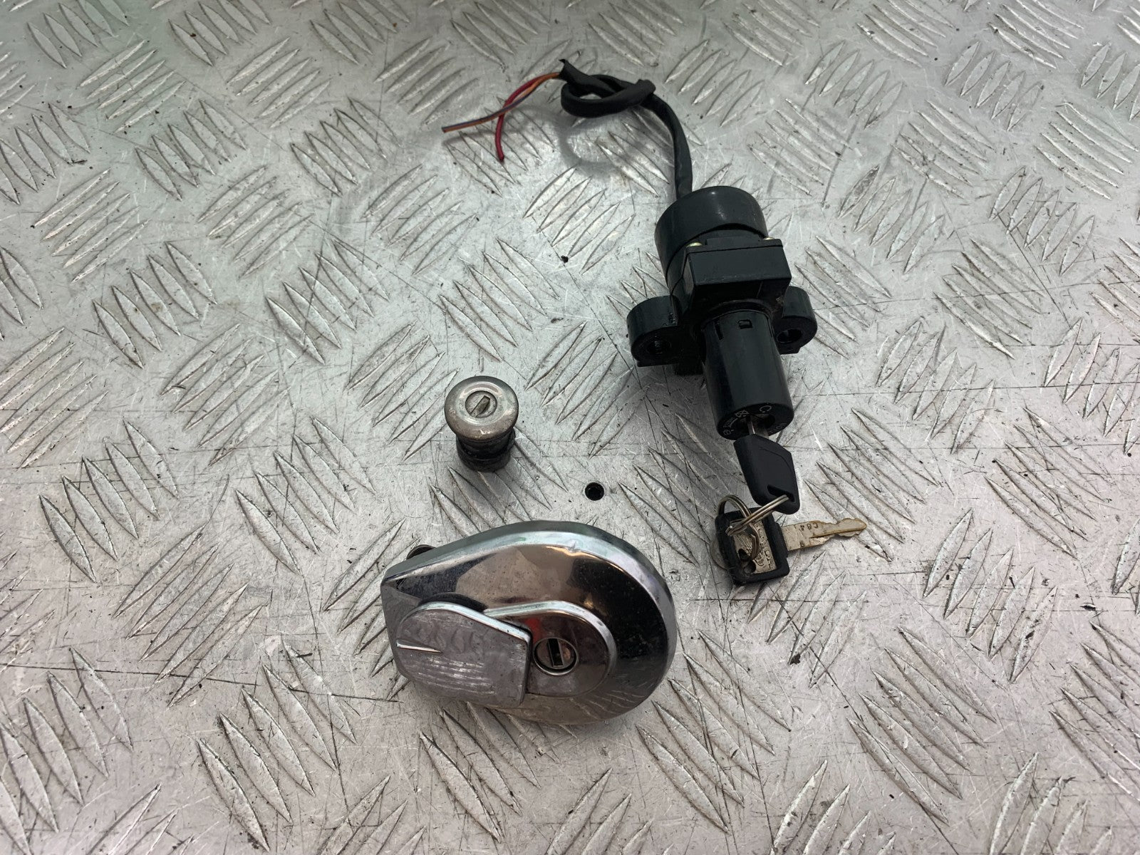 HONDA VT700 VT 700 SHADOW LOCKS AND KEYS   YEAR 1984-85 (CMB1328)