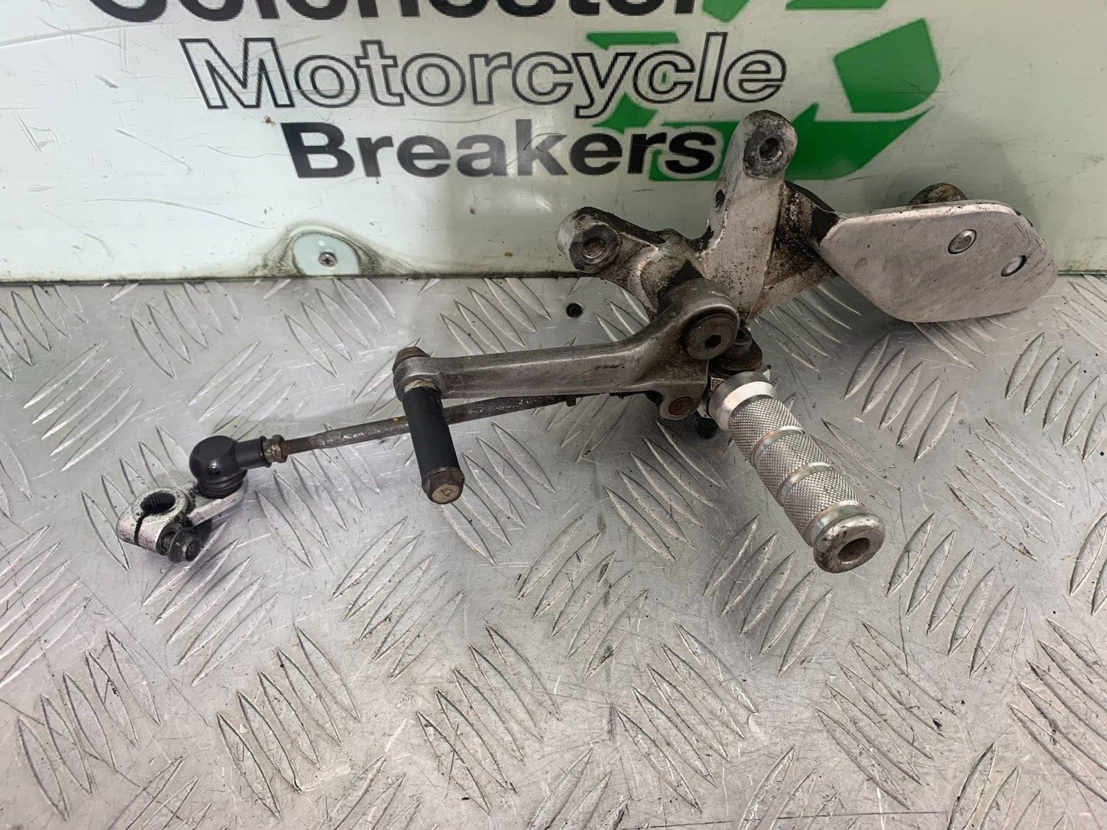 YAMAHA YZF1000 THUNDERACE FRONT LEFT HANGER  YEAR 1997-2000 (CMB1204)