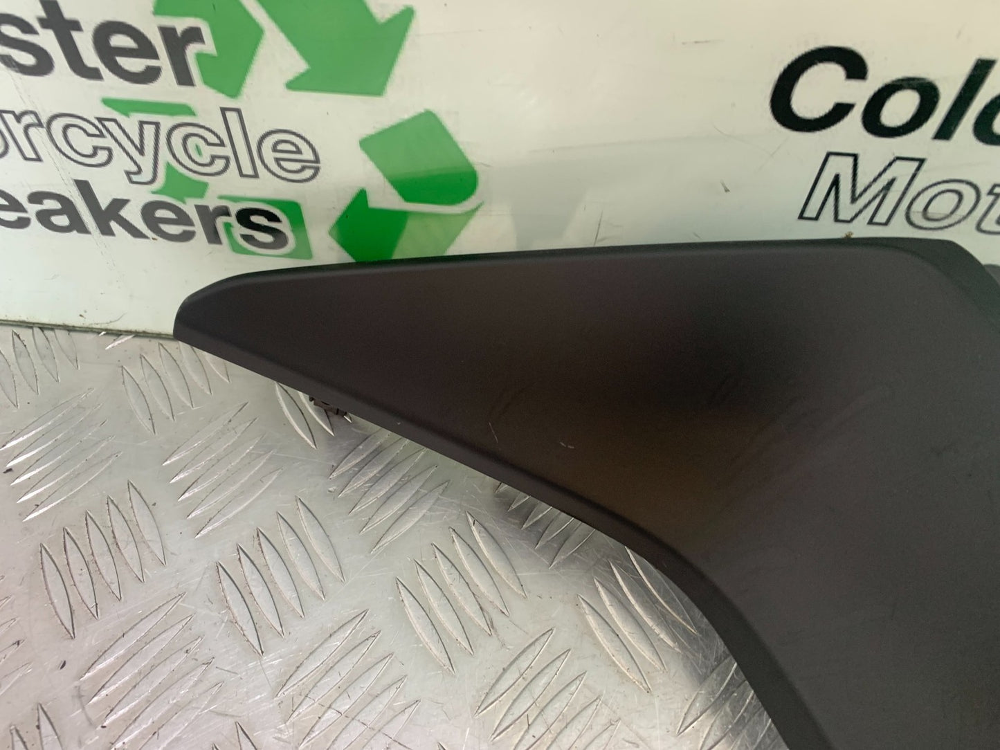 YAMAHA XMAX 300 SIDE INFILL PANEL  YEAR 2017-2020 (CMB1218)
