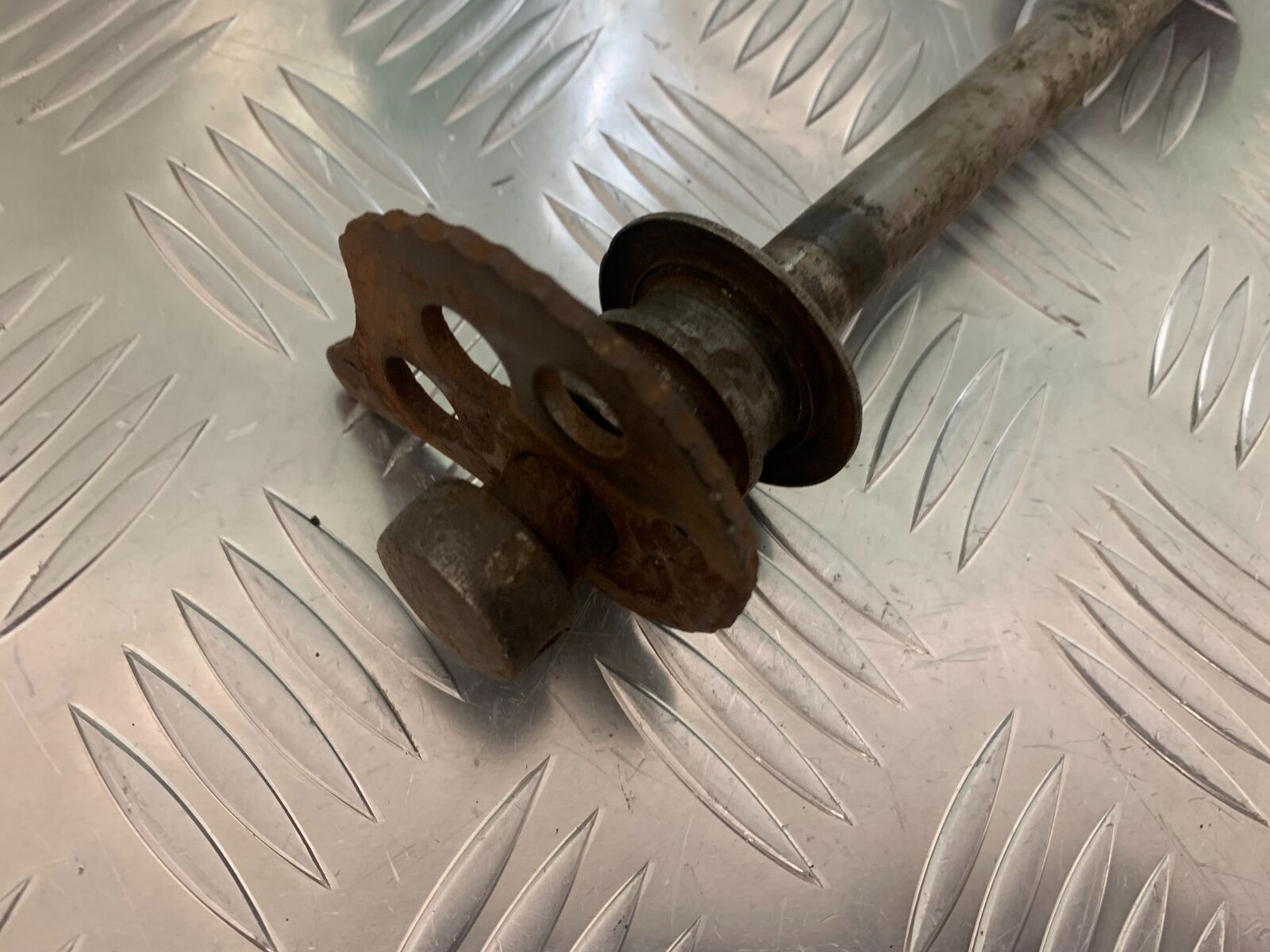YAMAHA XT250 XT 250 REAR WHHEL SPINDLE  YEAR 1980-1982  (STOCK 944)