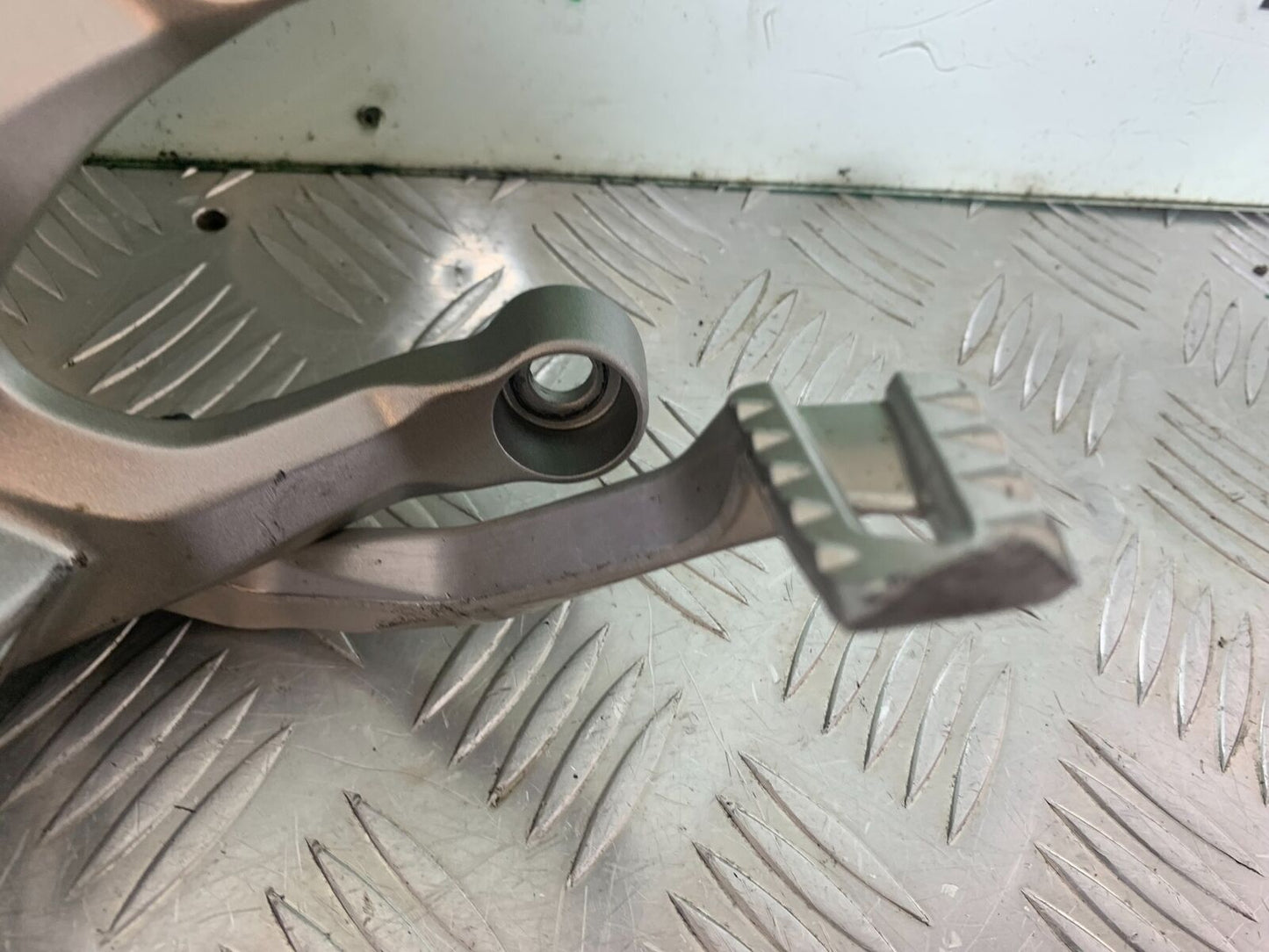 YAMAHA XSR900 XSR 900 FRONT RIGHT HANGER YEAR 2021-2022 (CMB1073)