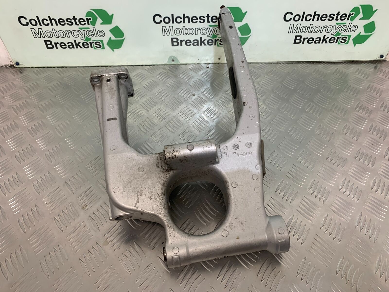 YAMAHA FJR1300 FJR 1300 SWINGARM  YEAR 2001-05 (STOCK 946)