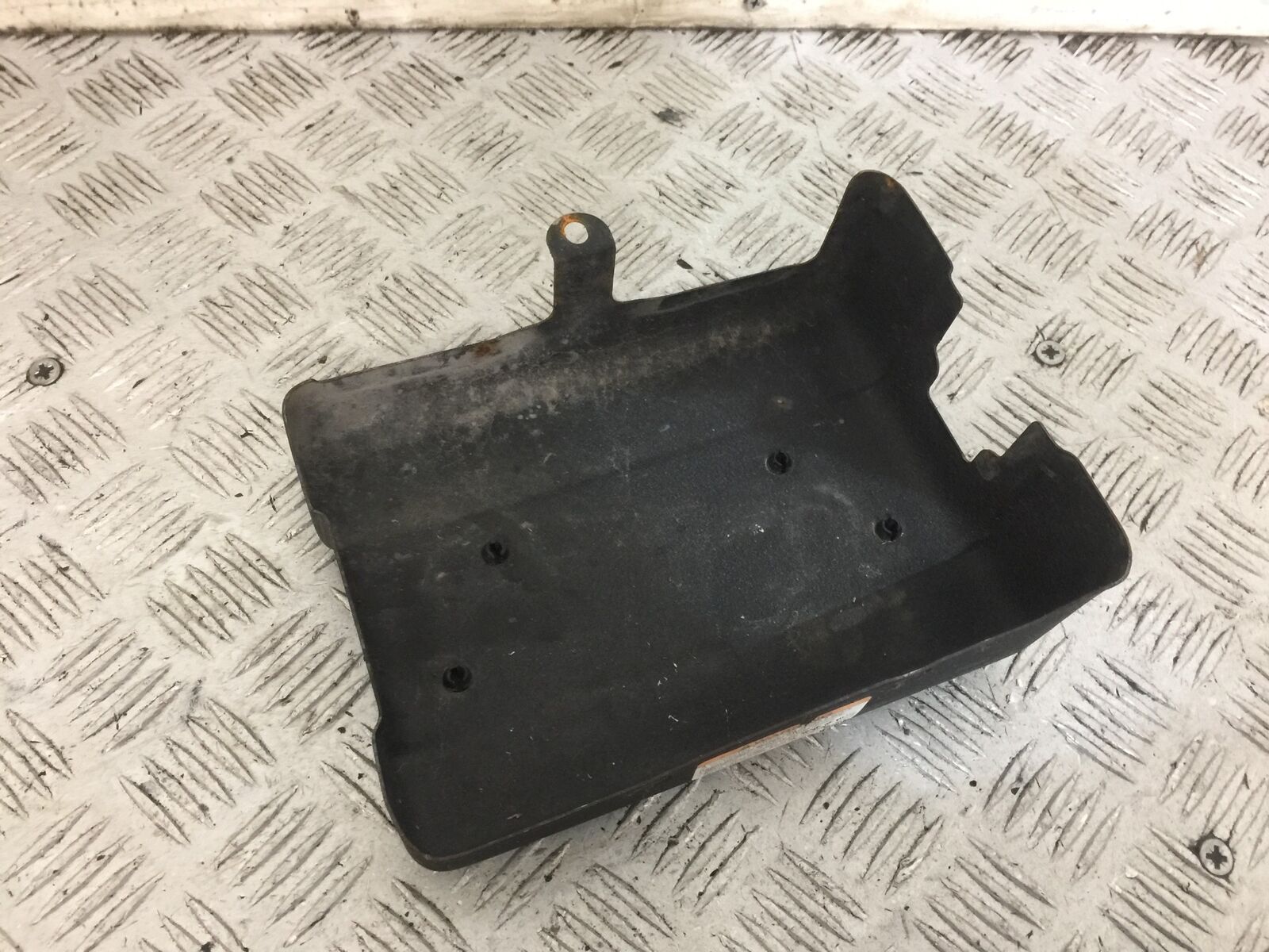 HARLEY DAVIDSON FAT BOB FXDF RIGHT SEAT PANEL  YEAR 2009  (STOCK 806)