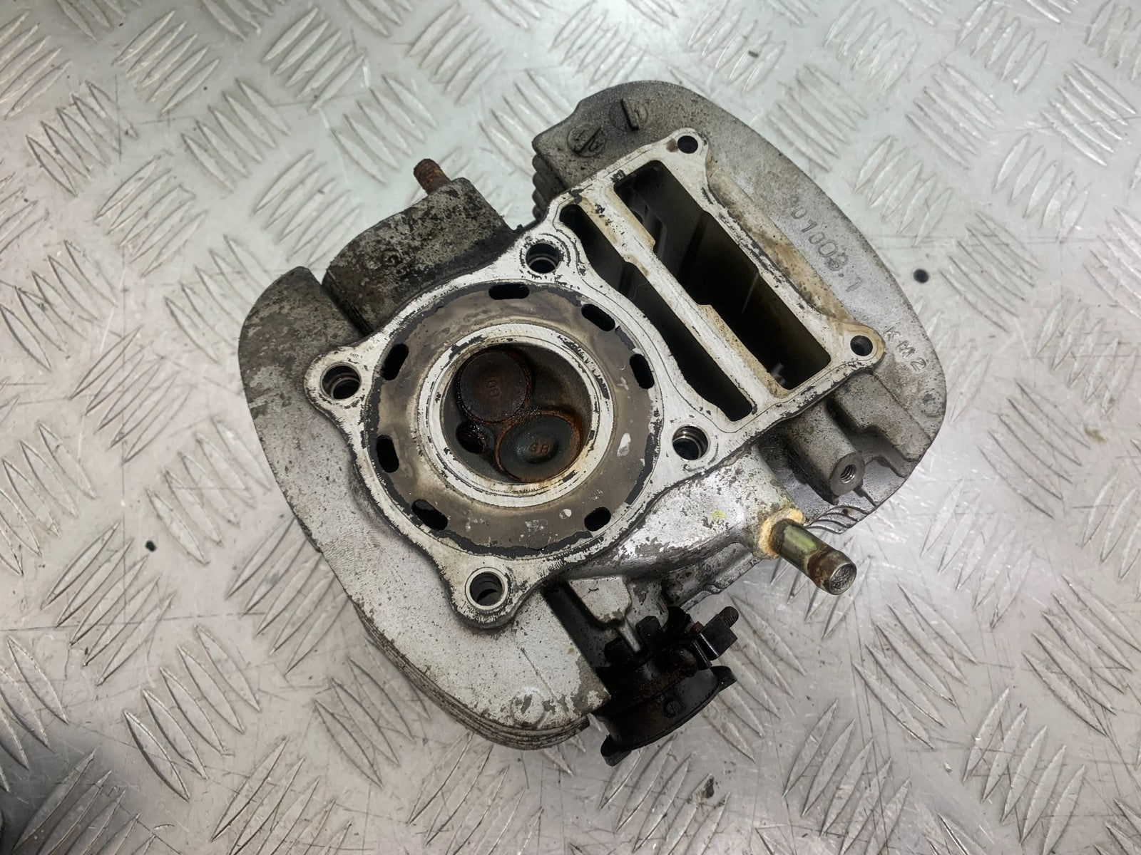 HONDA XL125 VARADERO FRONT CYLINDER HEAD AND CAMSHAFT  YEAR 2001-2006  (CMB1210)