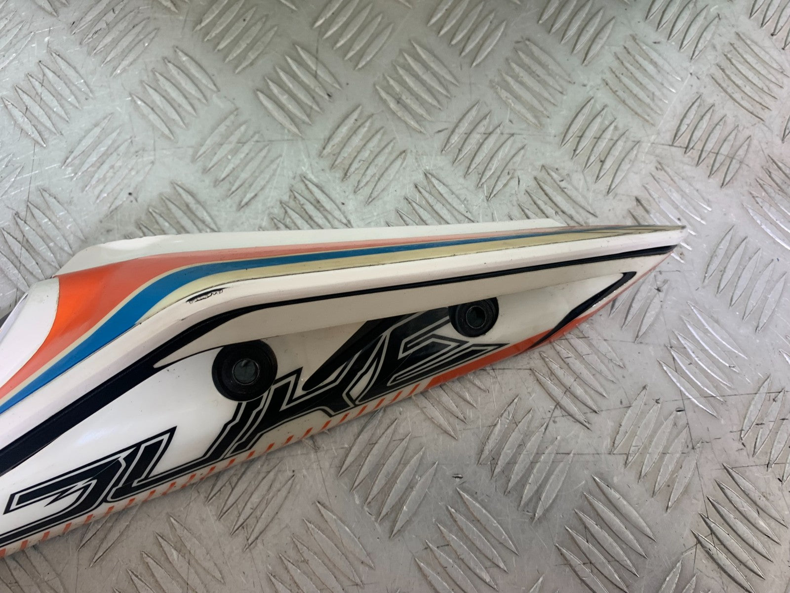 KTM DUKE 125 LEFT SEAT PANEL YEAR 2017-2022 (CMB1222)