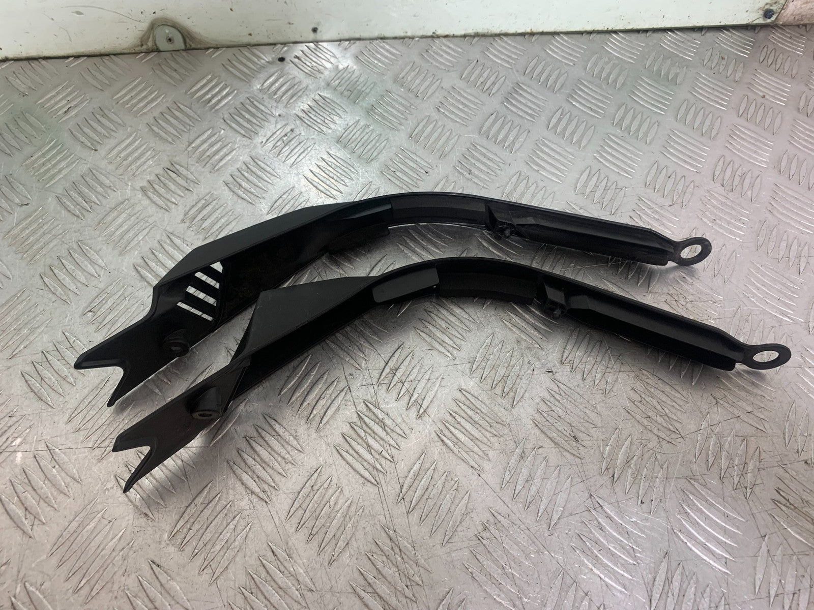 KAWASAKI ER6 N LEFT AND RIGHT INFILL COVERS   YEAR 2012-2017 (CMB1324)