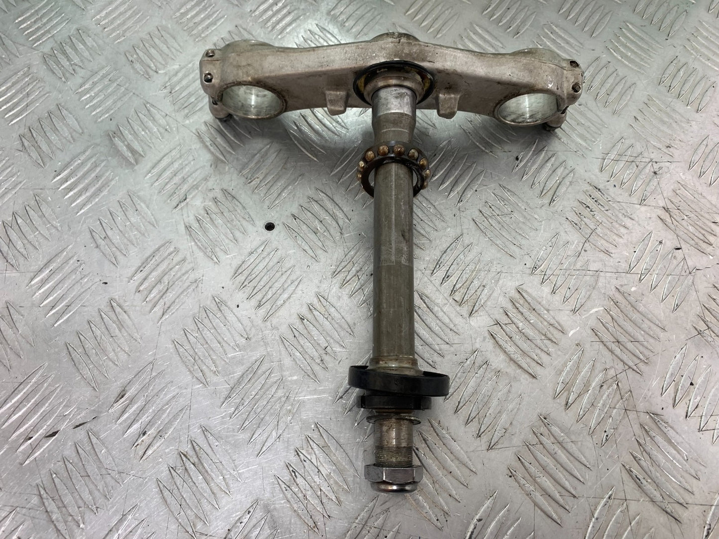 SUZUKI GSF1200 GSF 1200 BANDIT BOTTOM YOKE   YEAR 2001-2004 (CMB1188)