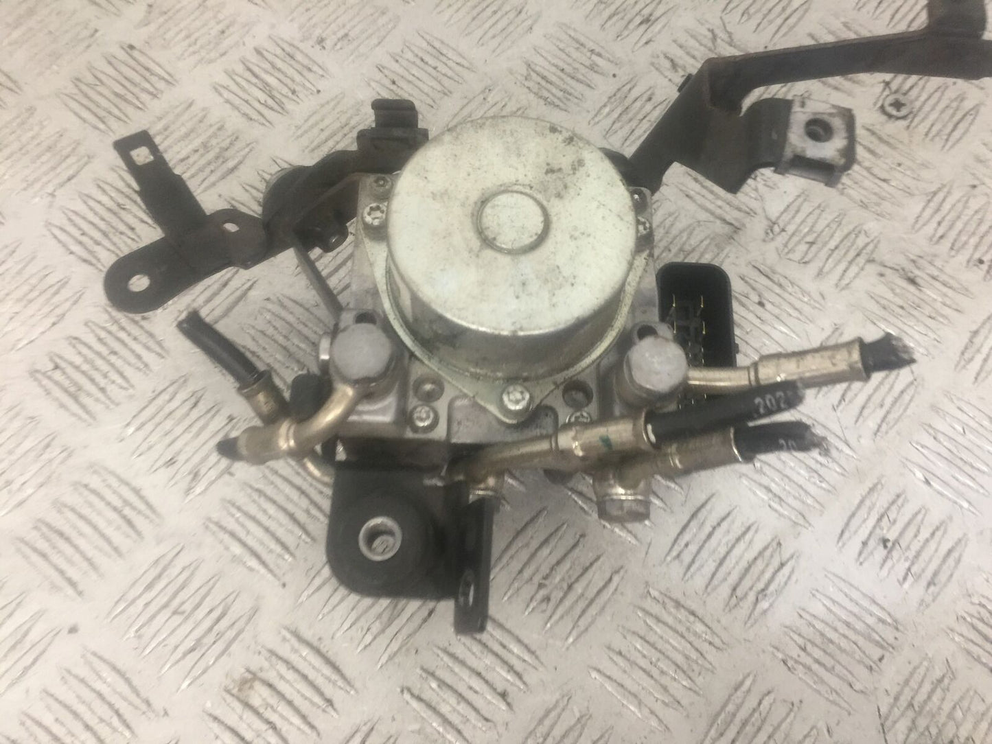 TRIUMPH TROPHY 1215 SE ABS PUMP   2012-2017 (STOCK 870)