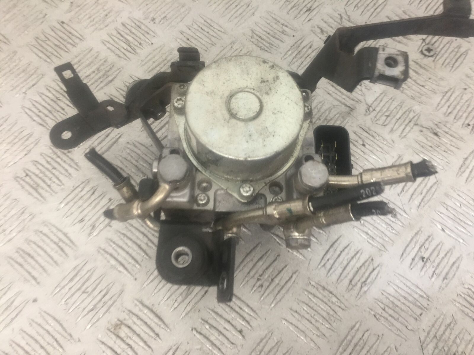 TRIUMPH TROPHY 1215 SE ABS PUMP   2012-2017 (STOCK 870)