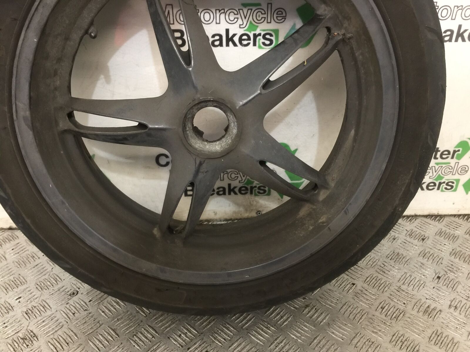 TRIUMPH 1050 SPRINT REAR WHEEL  YEAR 2004-2007 (STOCK 888)