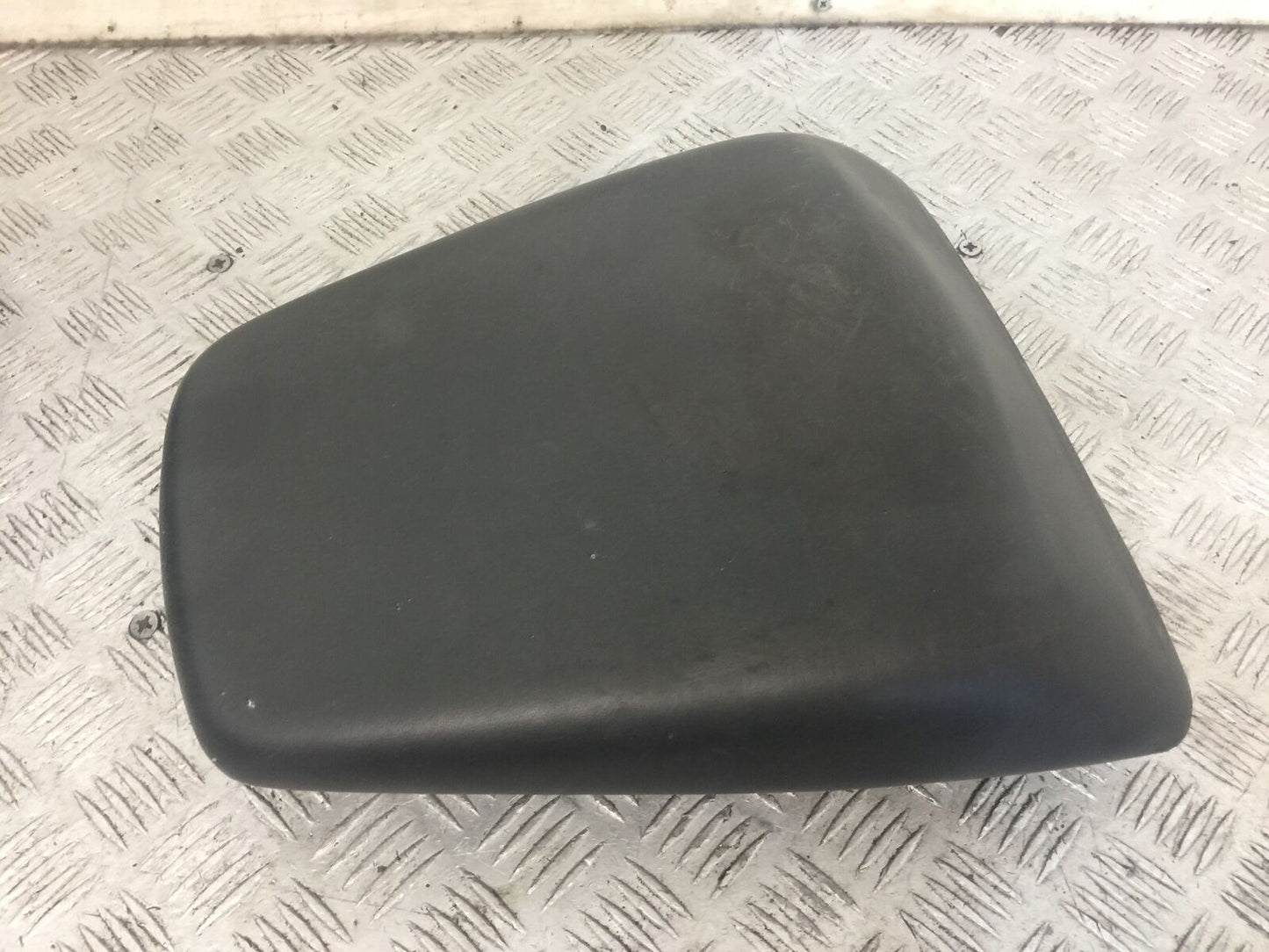 HONDA CBF600 CBF 600 REAR SEAT YEAR 2004 -07  (STOCK 909)