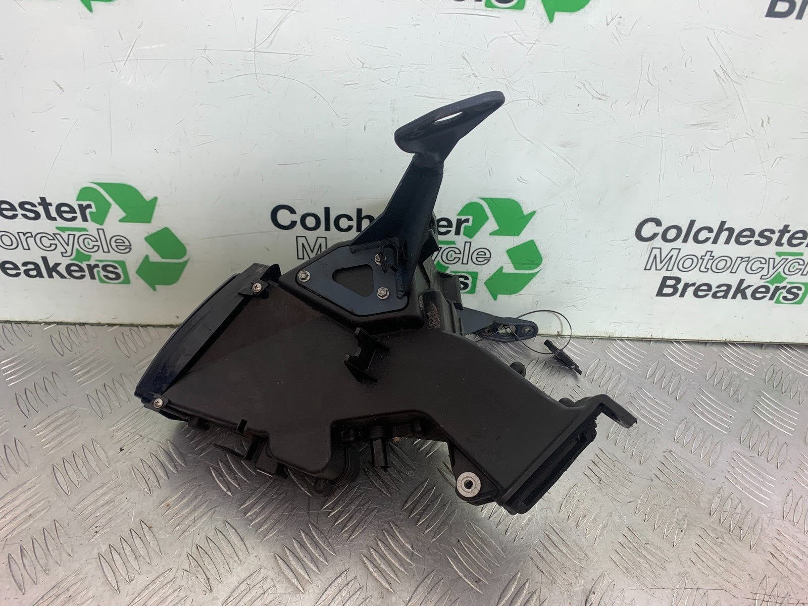 APRILIA RSV1000 R FACTORY MILLE FAIRING BRACKET  2004-09 (CMB1203)
