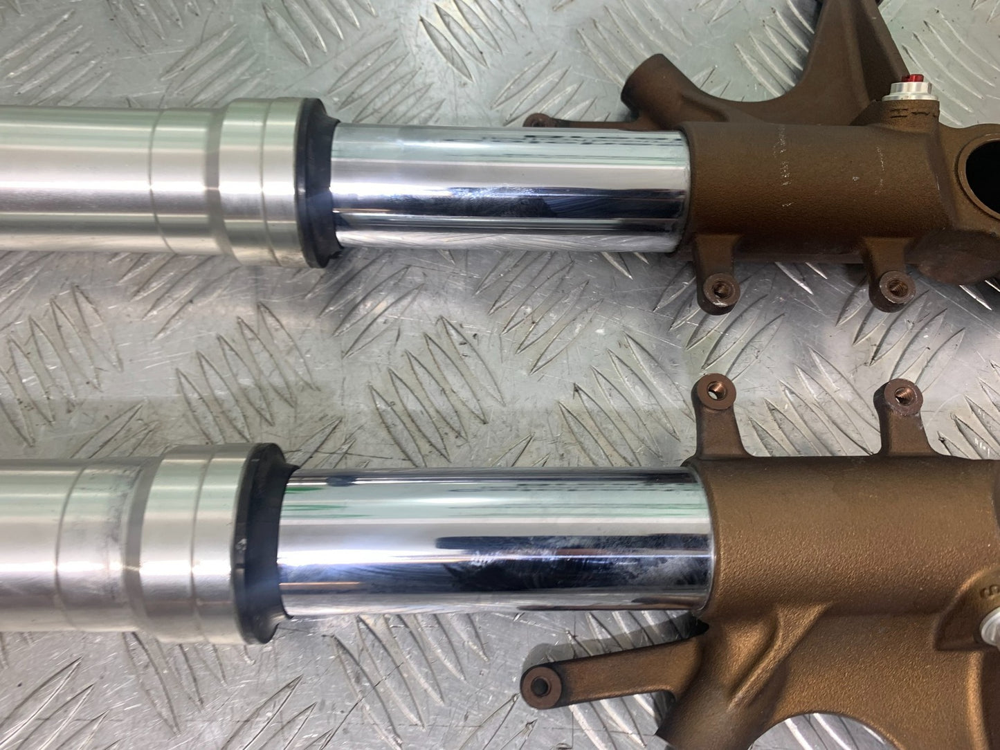 HONDA CBR1000 rr FIREBLADE FORKS   YEAR 2006 (CMB1220)
