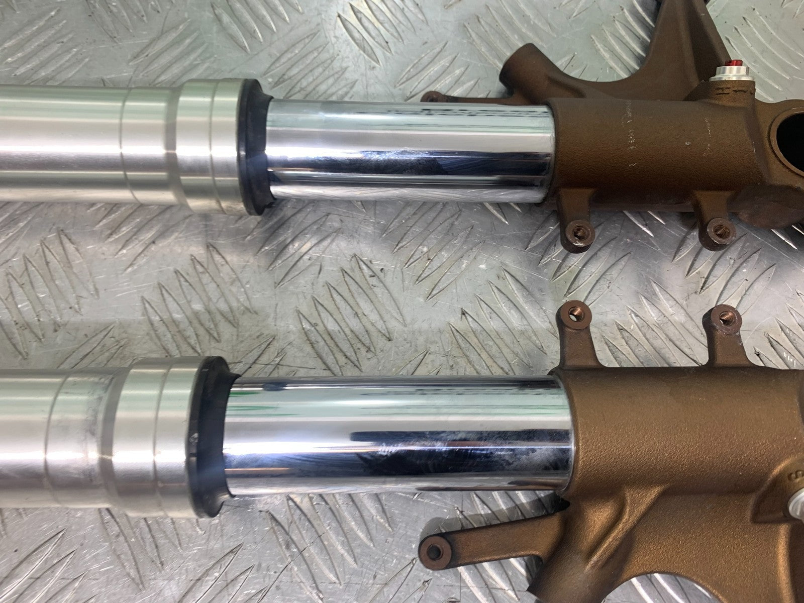 HONDA CBR1000 rr FIREBLADE FORKS   YEAR 2006 (CMB1220)