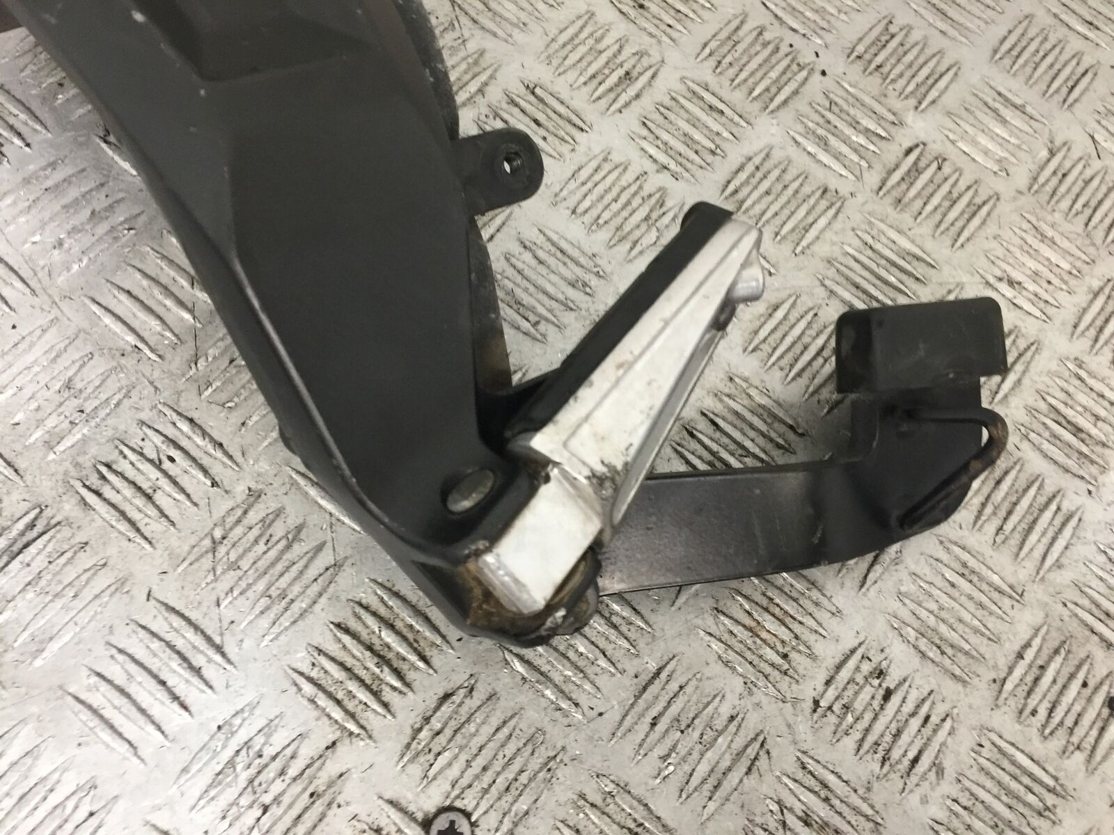 YAMAHA XT1200 Z SUPER TENERE LEFT REAR HANGER  YEAR  2010-2021 (STOCK 894)