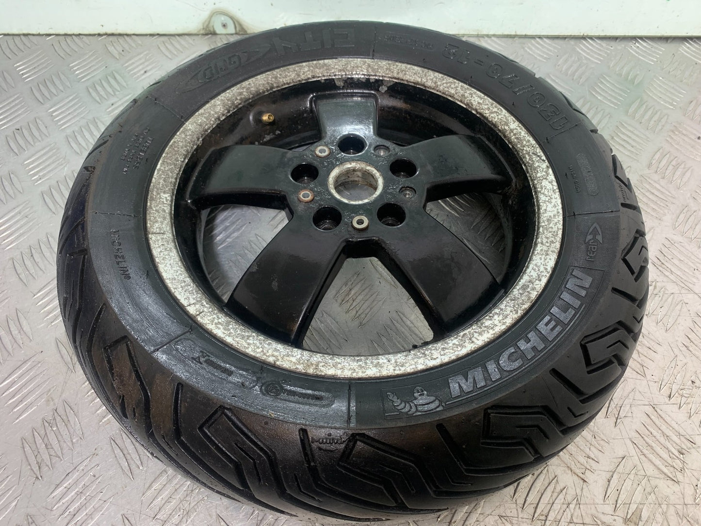 PIAGGIO VESPA GTS 125 REAR WHEEL   YEAR 2009-2014  (CMB1261)