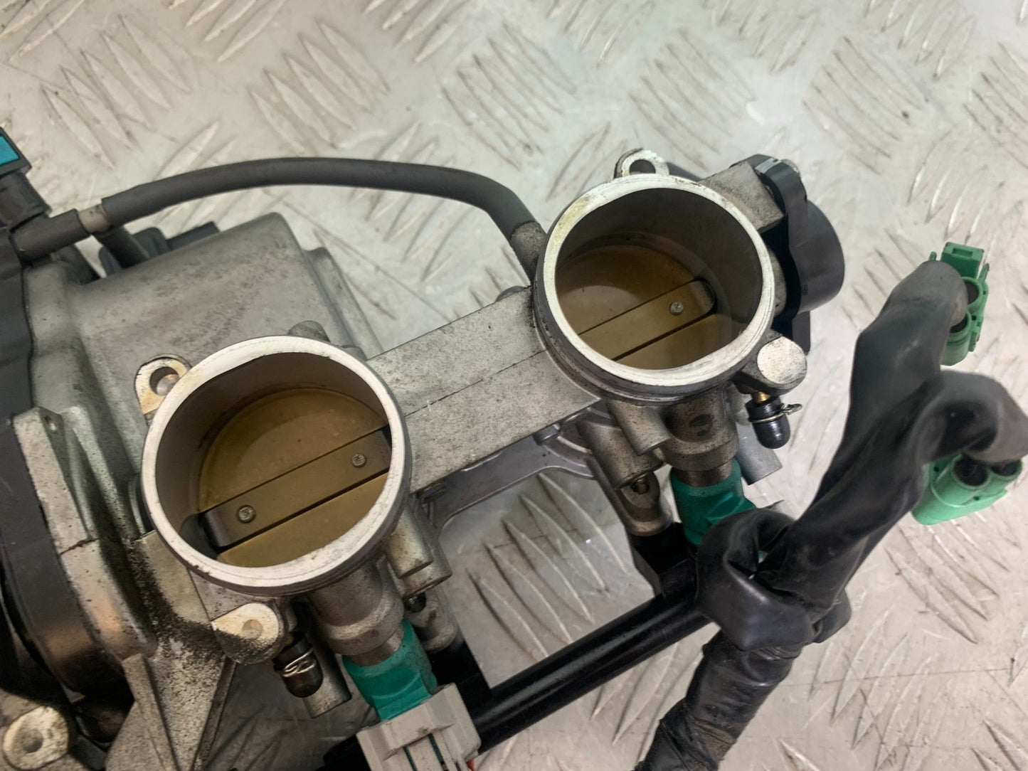 YAMAHA YZF R1 14 B BIG BANG THROTTLE BODIES   2009-14 (CMB1175)