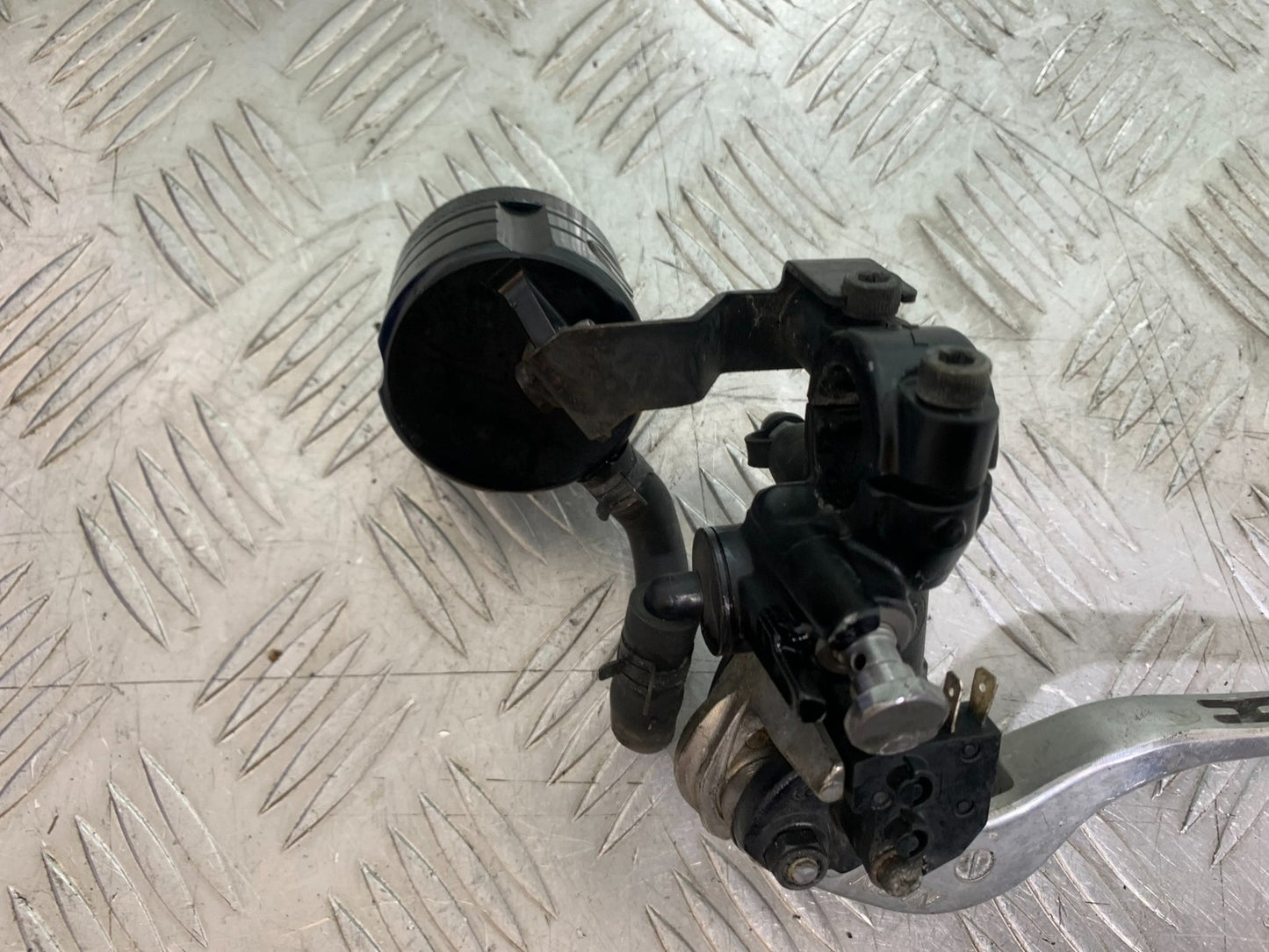 TRIUMPH SPEED TRIPLE R 1050 FRONT BRAKE MASTER CYLINDER  2009 (CMB1183)