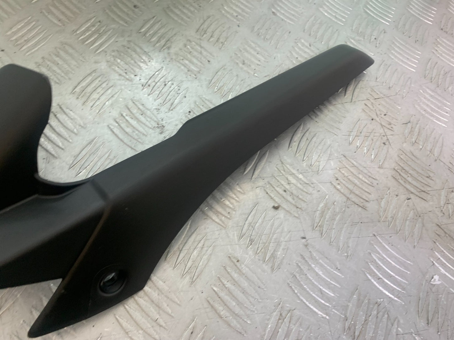 YAMAHA YZF R7 HUGGER  YEAR 2022-2025 (CMB1255)