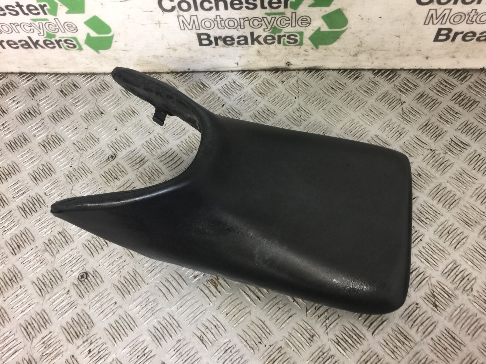 HONDA CBR125 CBR 125 FRONT SEAT YEAR 2004-06  (STOCK 530)