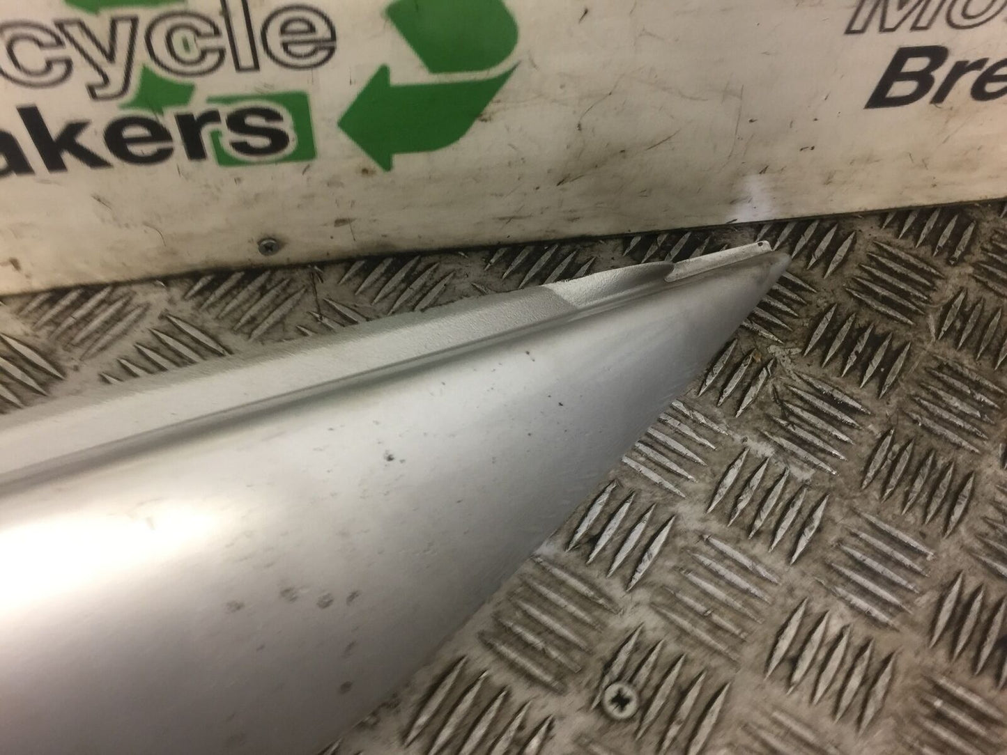 KAWASAKI ER6 F RIGHT SEAT PANEL YEAR 2006-2008 (STOCK 447)