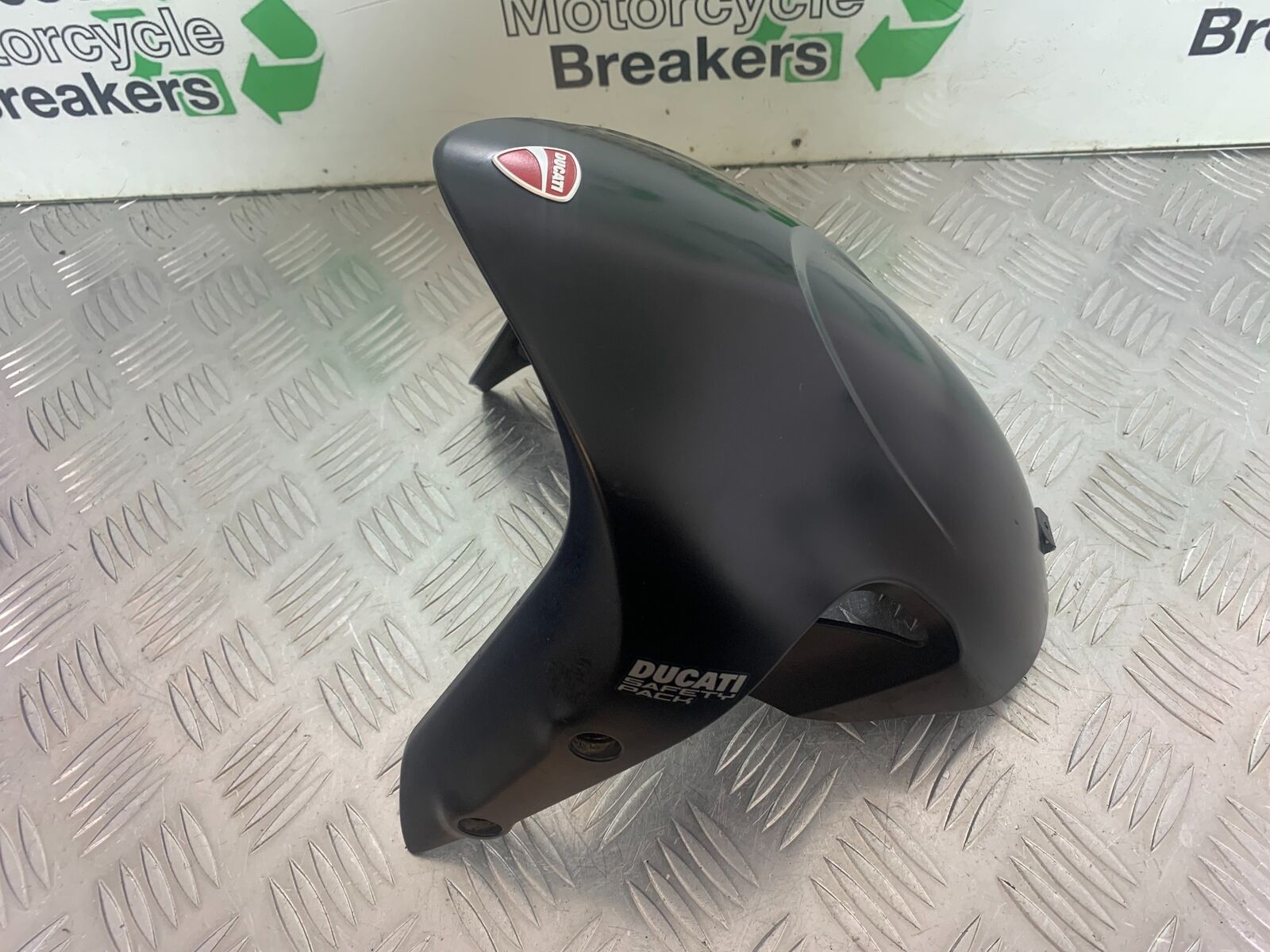 DUCATI DIAVEL 1200 PETROL FRONT MUDGUARD   YEAR 2014-17 (CMB1054)