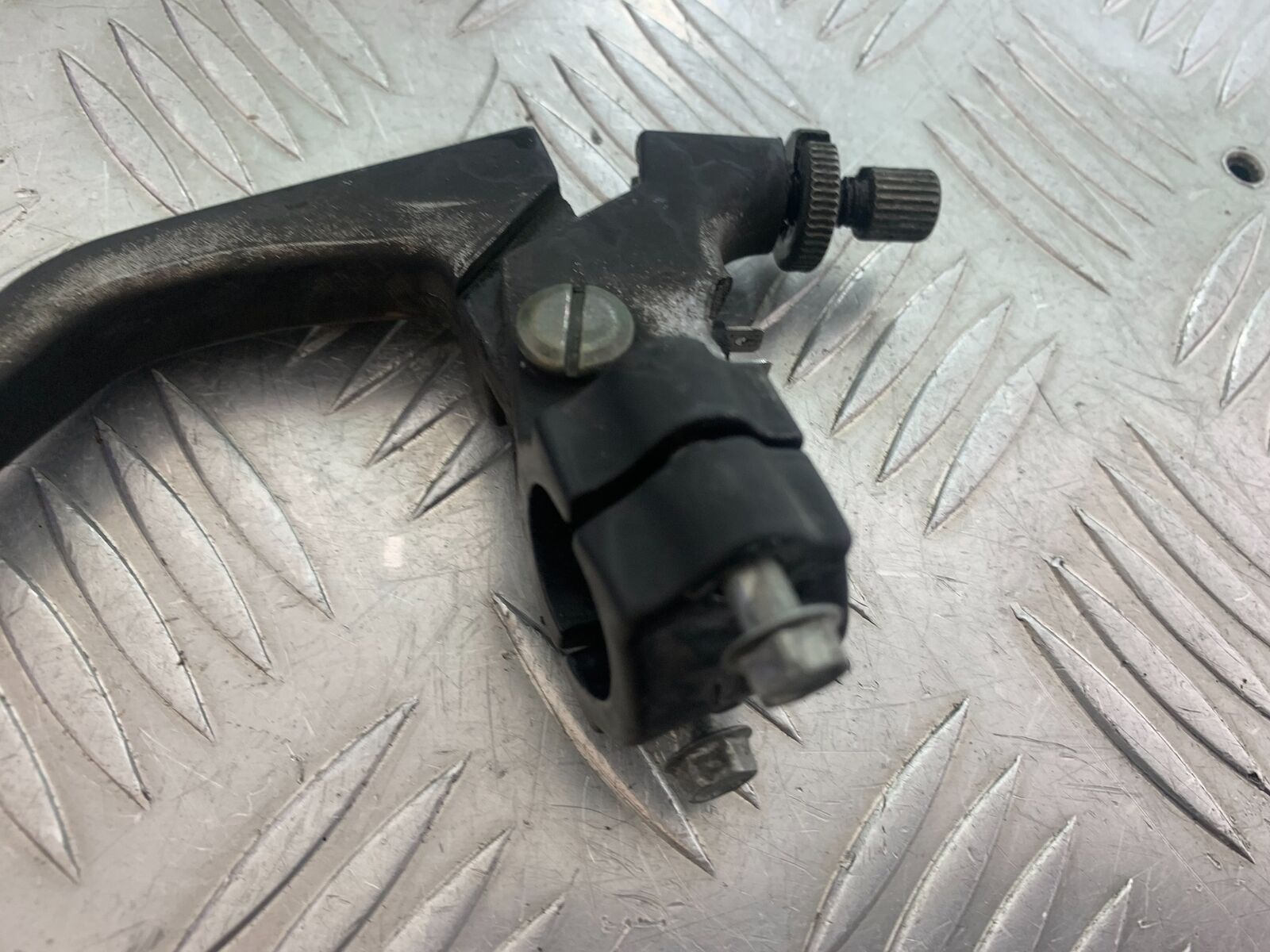 HERALD CLASSIC 125 CLUTCH LEVER AND BRACKET  YEAR 2014 (CMB1058)