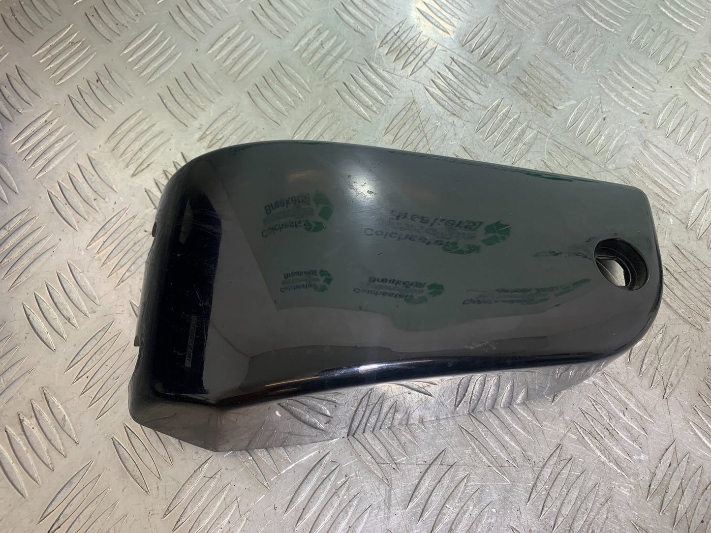KAWASAKI VN1500 CLASSIC SEAT SIDE PANEL  YEAR 1999 -2006 (CMB1166)