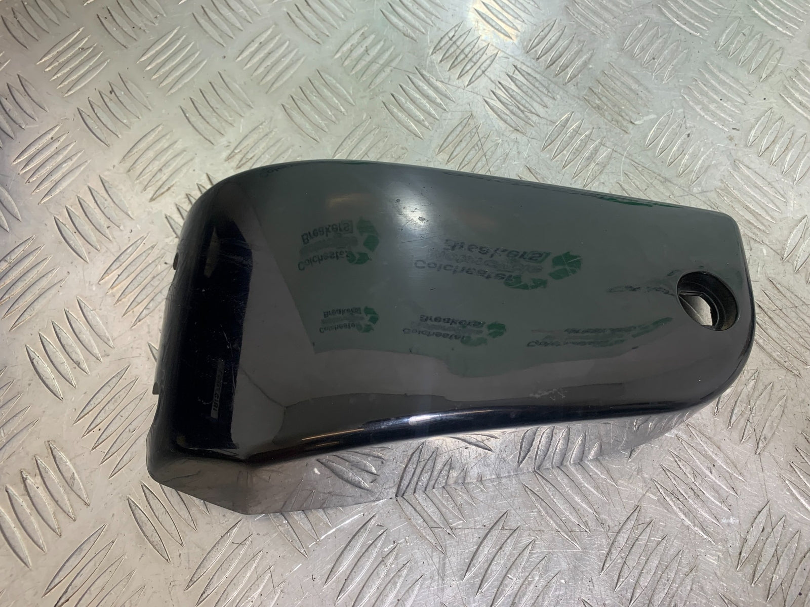 KAWASAKI VN1500 CLASSIC SEAT SIDE PANEL  YEAR 1999 -2006 (CMB1166)