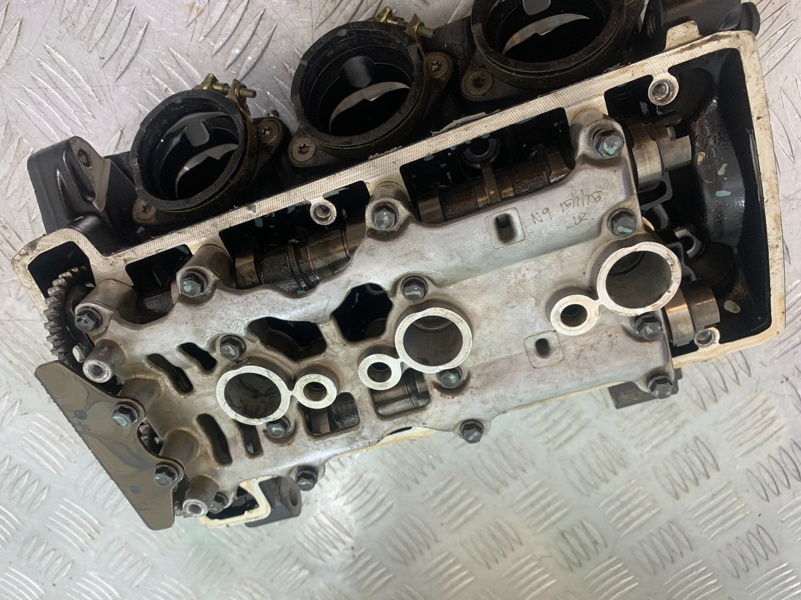 TRIUMPH 675 STREET TRIPLE CYLINDER HEAD AND CAMS   2013-2016 (CMB1186)