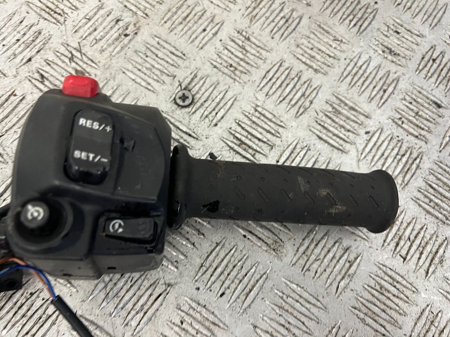 TRIUMPH TIGER 1200 EXPLORER RIGHT SWITCH GEAR   YEAR  2012-2015 (STOCK 901)