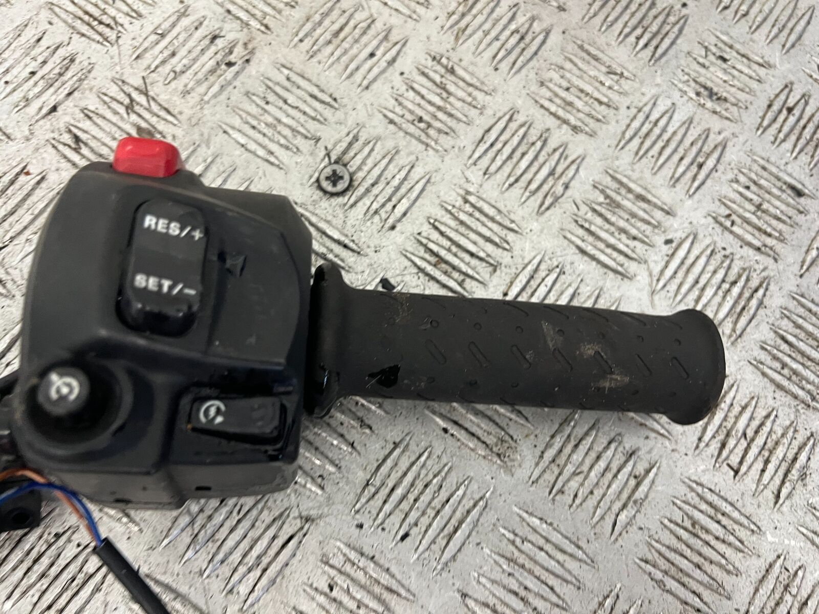 TRIUMPH TIGER 1200 EXPLORER RIGHT SWITCH GEAR   YEAR  2012-2015 (STOCK 901)