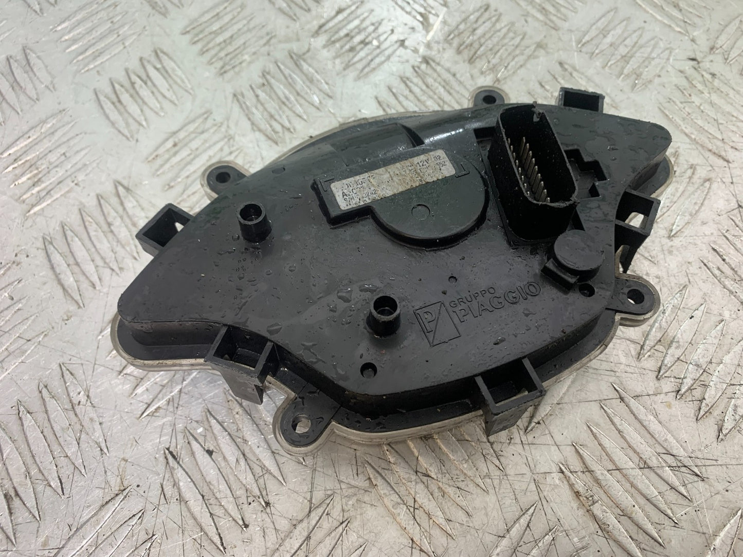 PIAGGIO VESPA GTS 125 CLOCKS SPEEDO DASH YEAR 2009-2014  (CMB1261)