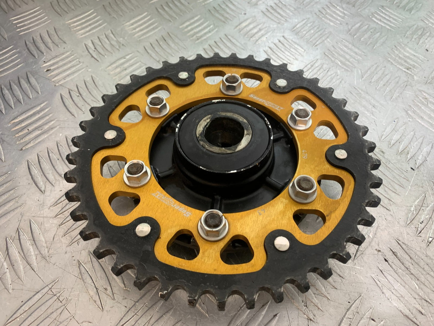 YAMAHA YZF R1 4XV REAR SPROCKET CARRIER   YEAR 1998-99 (CMB1291)