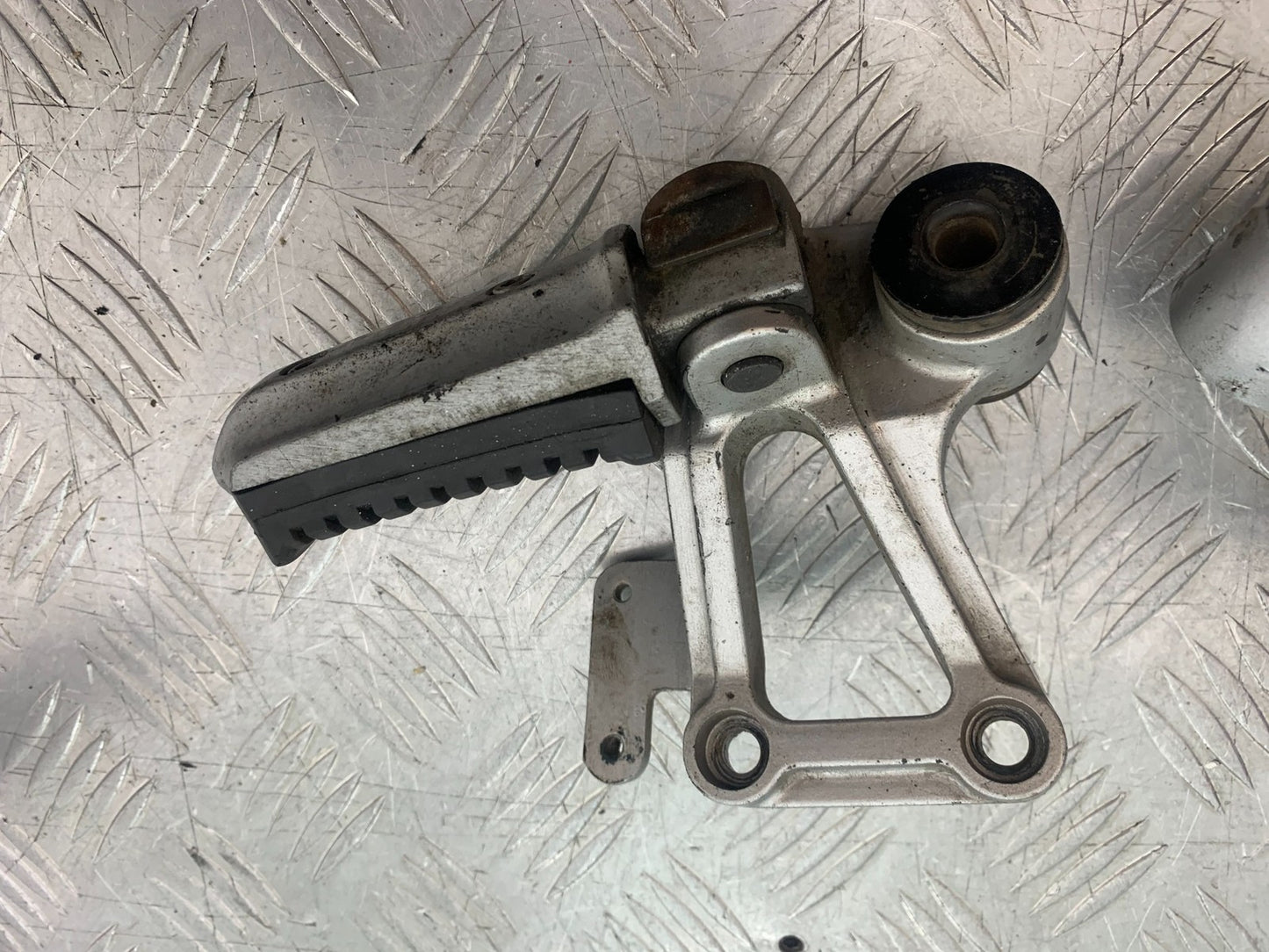 KAWASAKI GPZ600 GPZ 600 REAR HANGES   YEAR 1988-90 (CMB1258)