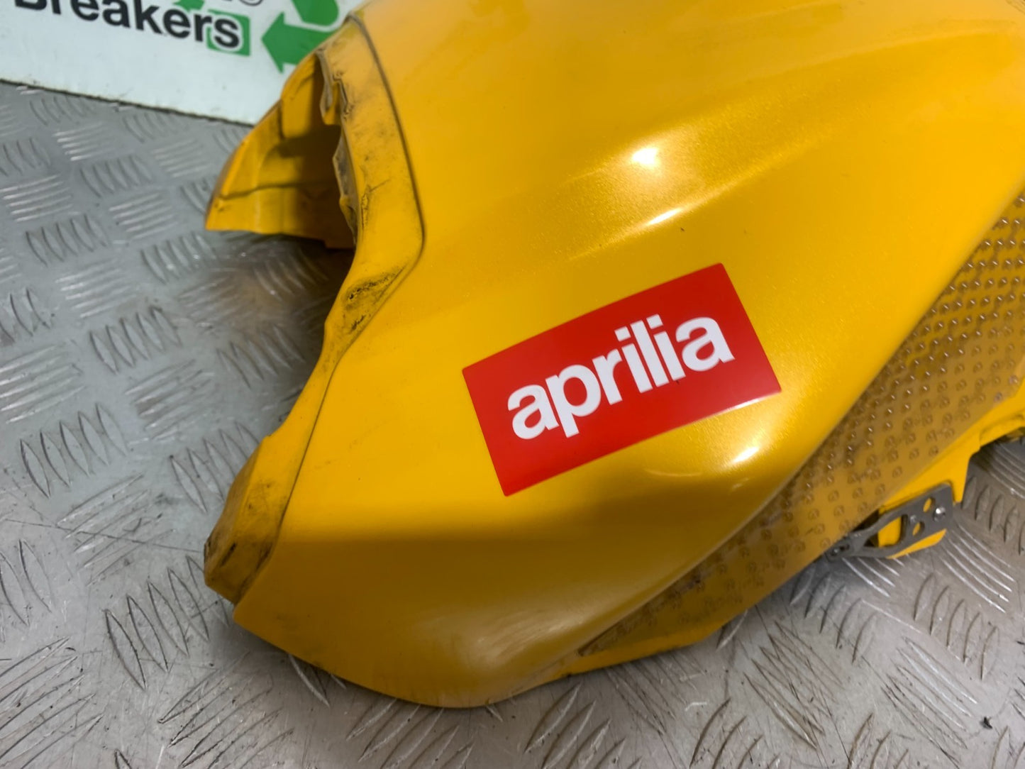 APRILIA TUONO 1000 V4R PETROL TANK   YEAR 2011-13  (CMB1331)