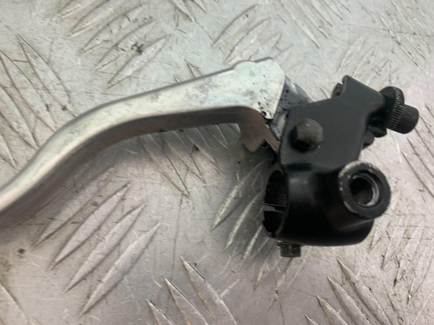 YAMAHA XJ900 XJ 900 DIVERSION CLUTCH LEVER AND BRACKET  YEAR 1994-2002 (CMB1292)