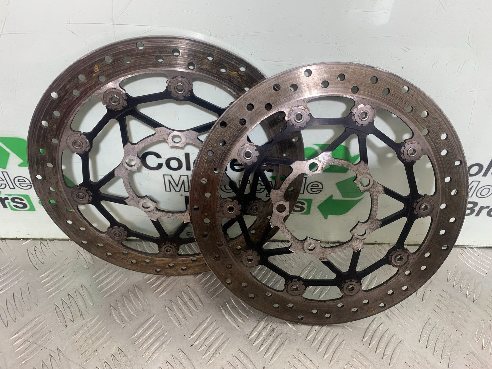 TRIUMPH 675 STREET TRIPLE FRONT BRAKE DISCS  2013-2016 (CMB1186)