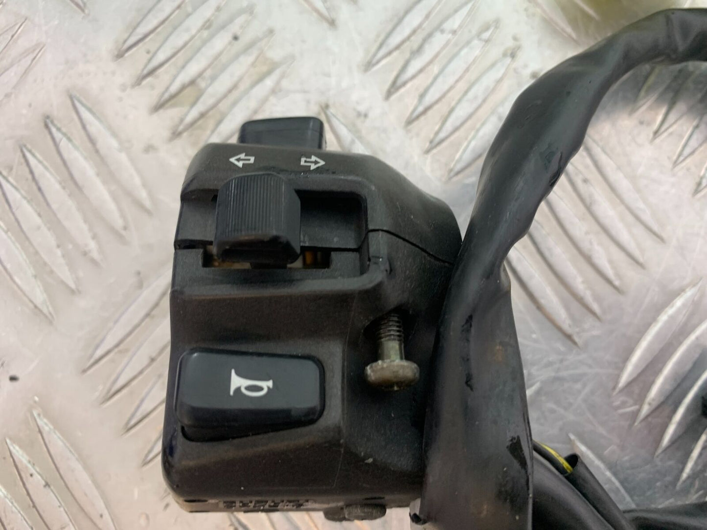 SUZUKI SV650 SV 650 mk1 LEFT SWITCH GEAR  YEAR 1999-2002 (CMB1036)
